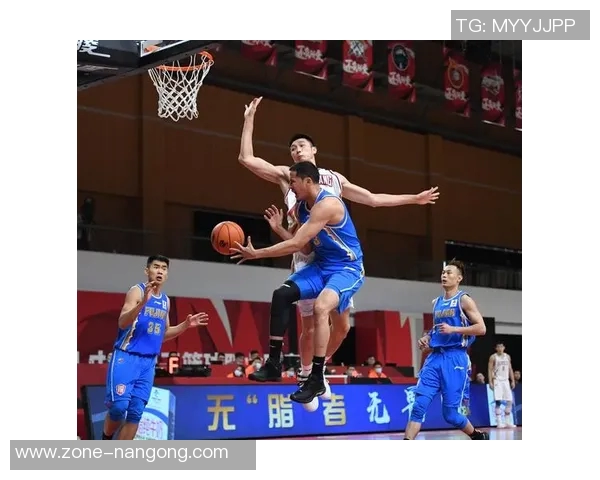 CBA男篮球明星现场精彩对决引发球迷热烈追捧与欢呼声不断